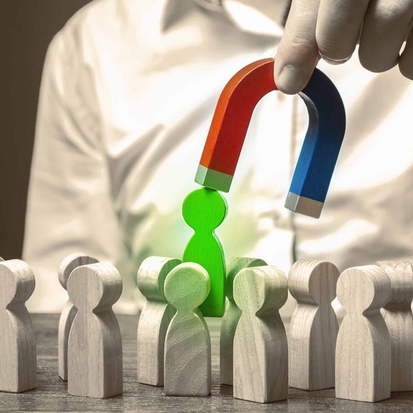 Comment choisir l'agence immobilière idéale pour vendre votre propriété : quels facteurs considérer ?