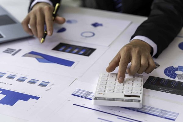 Qonto vs Shine : quelle néo-banque pro choisir ?